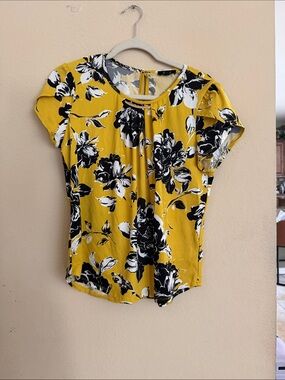 AUW Yellow Floral Short Sleeve Blouse with Keyhole
